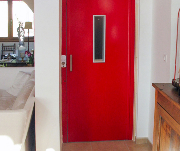 Extension avec un ascenseur de maison contemporaine