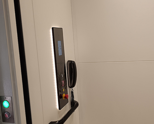 Détails intérieur pour un ascenseur de maison à Pontoise