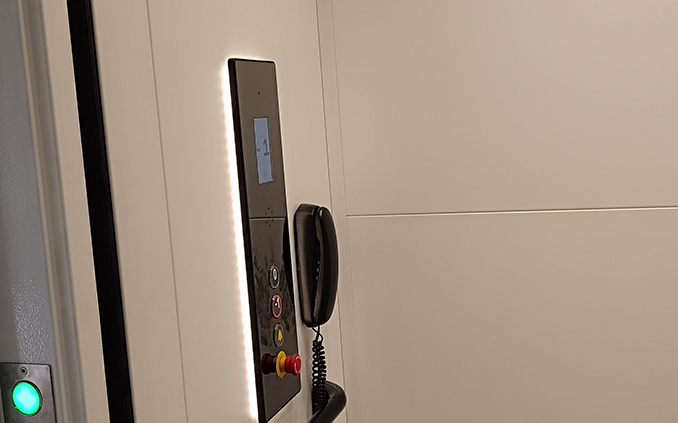 Détails intérieur pour un ascenseur de maison à Pontoise